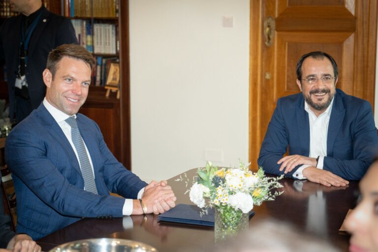 Έτοιμος να λύσει το Κυπριακό ο Κασσελάκης: «Να ξεκινήσουν άμεσα οι συνομιλίες»