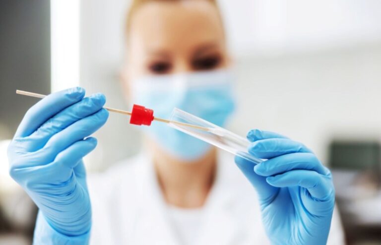 Cοvid-19: Με ποια σειρά εμφανiζονται τα σuμπτώματα φέτος;