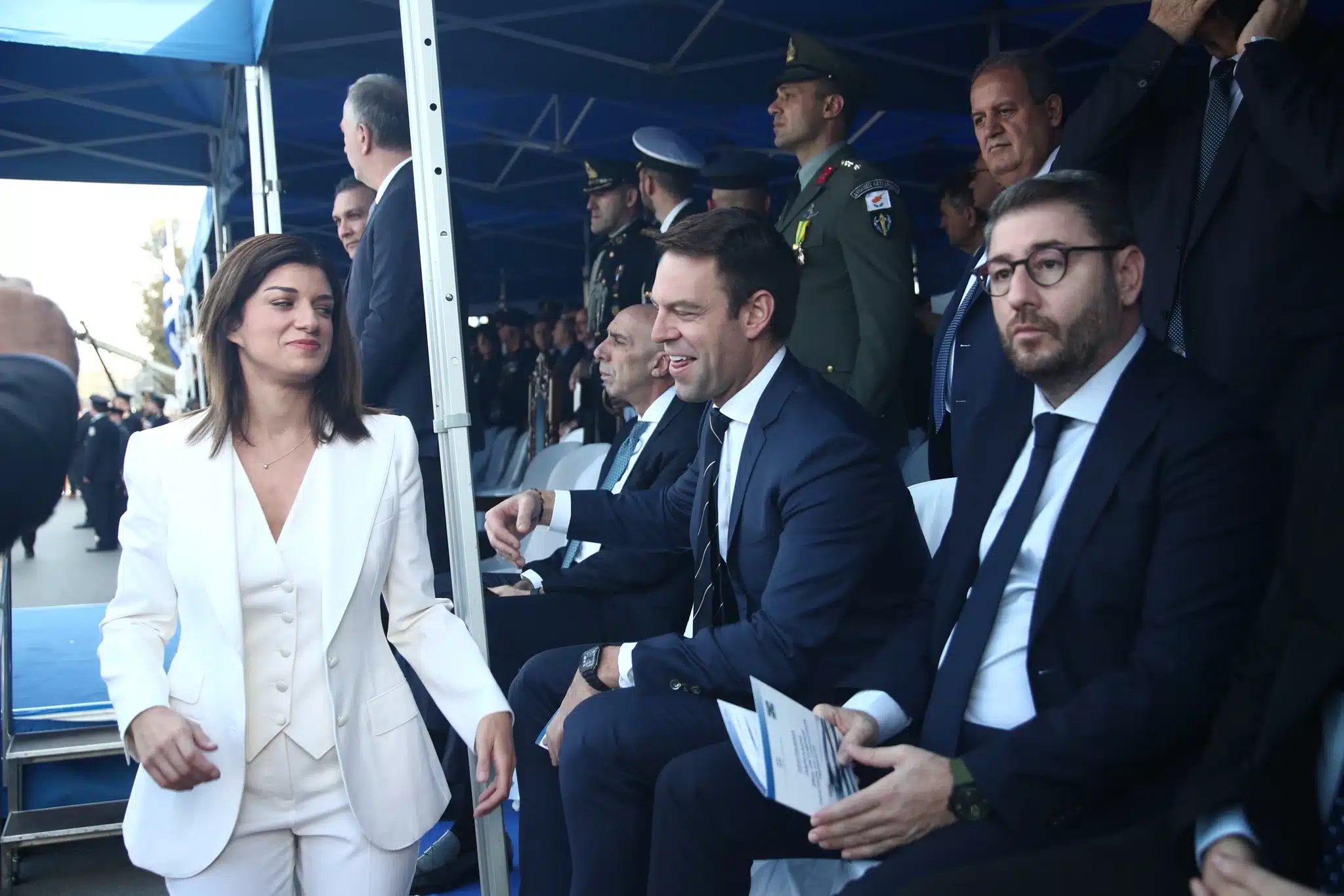 Δίπλα αλλά μακριά στην παρέλαση ο Στέφανος Κασσελάκης και ο Νίκος Ανδρουλάκης 4 δδδδ