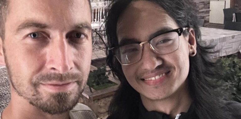 Κατάκoλo: Οι γιοι της Αντζελίνα Τζολί για φαγητό σε ψαροταβέρνα