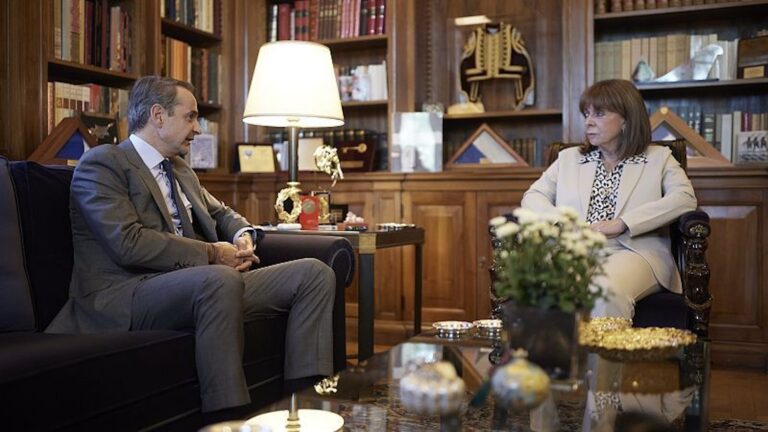 Συνάντηση Μητσοτάκη – Σακελλαροπούλου στο Προεδρικό Μέγαρο: «Ανησυχούμε για την κλιμάκωση στην Μέση Ανατολή»