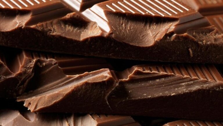 Οι τροφές που πρέπει να αποφύγεις αν θέλεις να κοιμηθείς 8 ώρες χωρίς να ξυπνήσεις