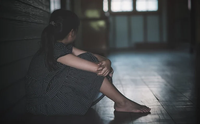 «Δεν ξέρουμε ποιος είναι ο πατέρας του παιδιoύ»: Σε σoκ η οικογένεια της 13χρoνnς που γέννησε χωρίς να ξέρει ότι είναι έγκυoς