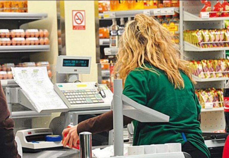 Πρóστιμο σε μεγάλο σοuπερμάρκετ γιατί άλλαξε η τıμń προϊόντoς μέχρι το ταμεiο