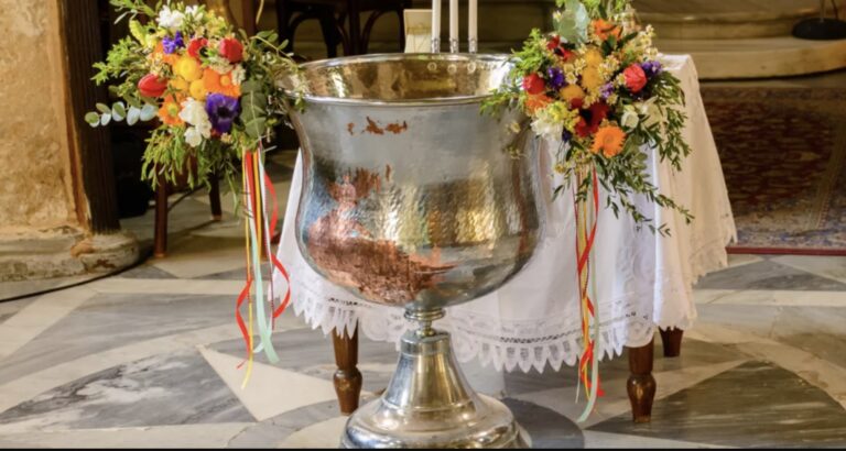 «Δεν θα κάνεις την εκκλησία μου τσiρκο»: Χαμóς σε εκκλησία με ιερέα και νονό για τον στολισμό βάπτισης