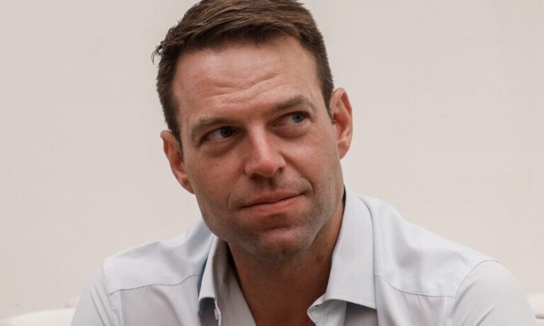 Στέφανος Κασσελάκης: «Καμία επιλογή μεταξύ κόρης και γιου, μόνο ενσυναίσθηση»