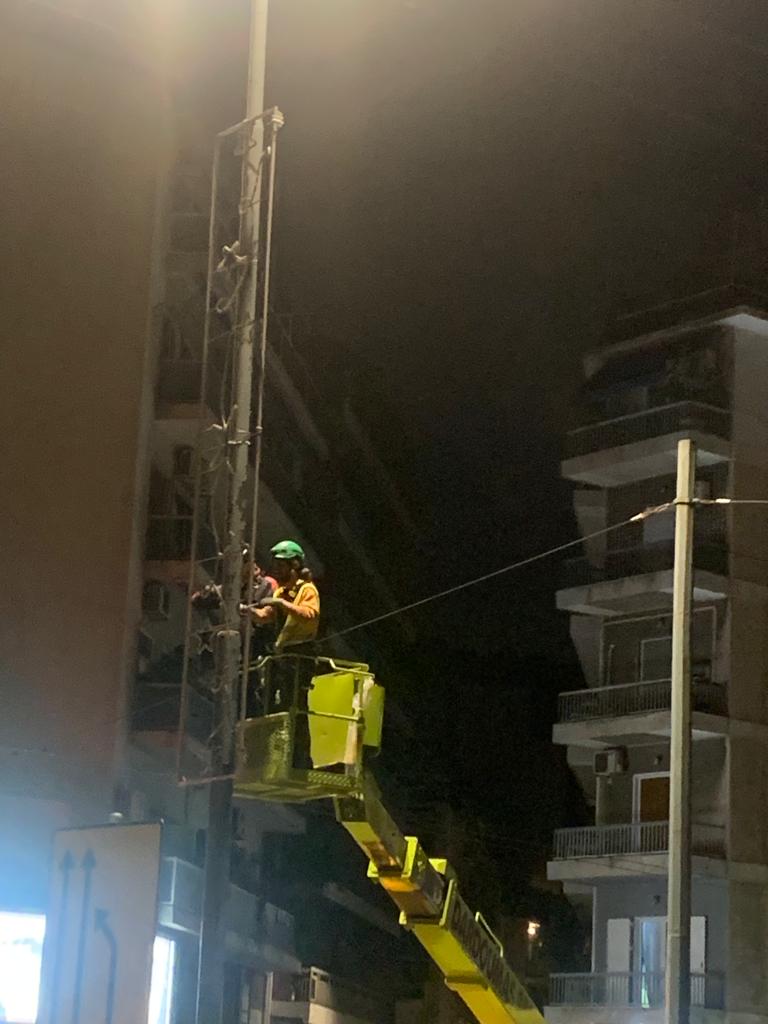 «Ήρθαν τα Χριστούγεννα»: Ξεκίνησε ο στολισμός της Αθήνας για τις… γιορτές 1 stolidia 1