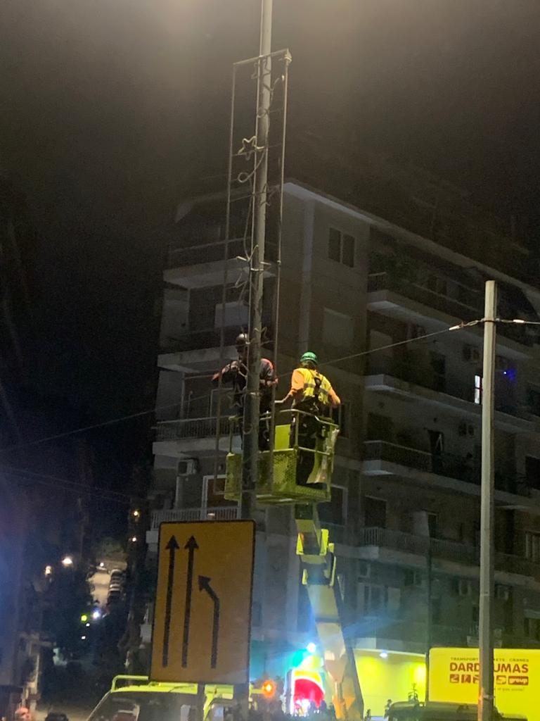 «Ήρθαν τα Χριστούγεννα»: Ξεκίνησε ο στολισμός της Αθήνας για τις… γιορτές 2 stolidia2 1
