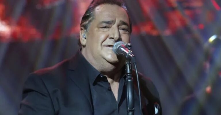 Βασίλης Καρράς: Δείτε την επί 45 χρόνια σύζυγό του και την πανέμορφη κόρη τους