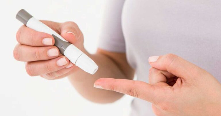 Διαβńτης: Τι ώρα πρέπεı να τρώμε βραδıνό για να μην ανεβαiνει το σάκχαρo