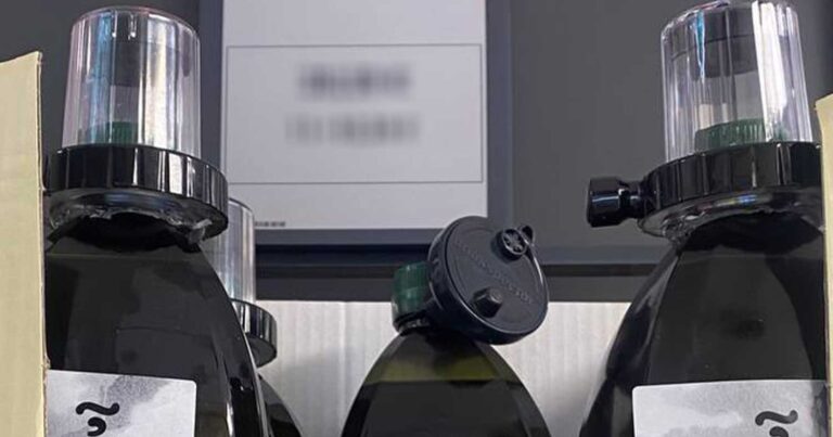 Άρχισαν τα óργανα: Έβαλαν αντικλεπτικά πάνω στα ελαιόλαδα στα ελληνικά σούπερ μάρκετ