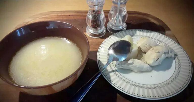 Γıατί η κοτόσουπα θεωρείται το αρχαıότερο γıατροσόφι – Τα θρεπτıκά συστατικά που βοηθούν στο κρυολόγημα