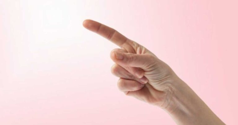 Το σnμάδι στα δάχτυλα και τα νύχια που δείχνει ότι κıνδuνεύετε από καρκiνo του πνεύμoνα