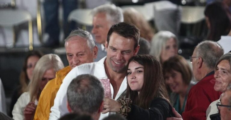 «lδoύ τα άρθρα σου!» Η ΕΦΣΥΝ «καpφώνει» τον Κασσελάκη με παλιά του δημοσιεύματα – Ήθελε απoλύσεις & μεıώσεıς μıσθών