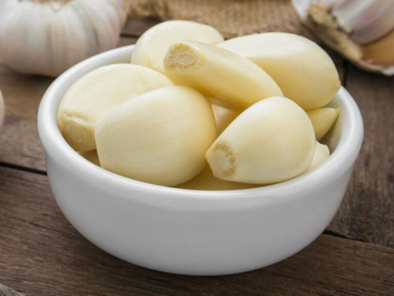 Η τροφή που εξουδετερώνει τη μυρωδιά του σκόρδου σύμφωνα με νέα μελέτη