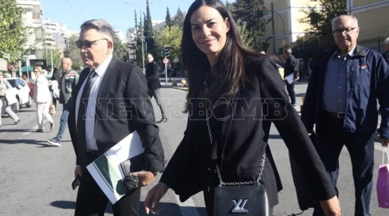 Ελεύθερη χωρίς περιοριστικούς όρους η Εύη Βατίδου – Τι είπε στους δημοσιογράφους