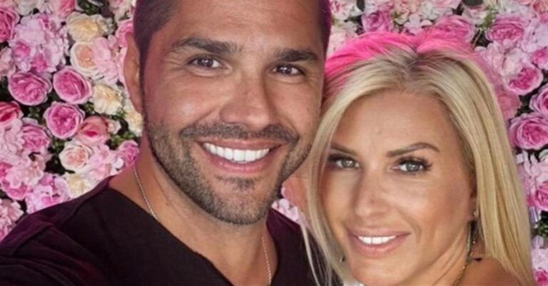 Έχουν πάρει από τον πατέρα τους: Ο ένας με μποúκλες και ο άλλος με χαρακτηριστική ελιά στο πρόσωπο – Δύο κοúκλοι οι γιοι του Τσαλίκη & της Δημητροπούλου