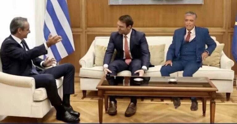 Έγραψε πάλι ο Ευαγγελάτος με τα γραφικά του: Κάθισε στον καναπέ του Μαξίμου μαζί με Κασσελάκη και Μητσοτάκη