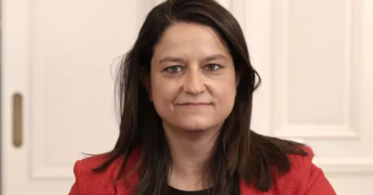 Ζαλiζει το πóθεν έσχες της Νίκης Κεραμέως – Το ποσó «μαμούθ» που δńλωσε