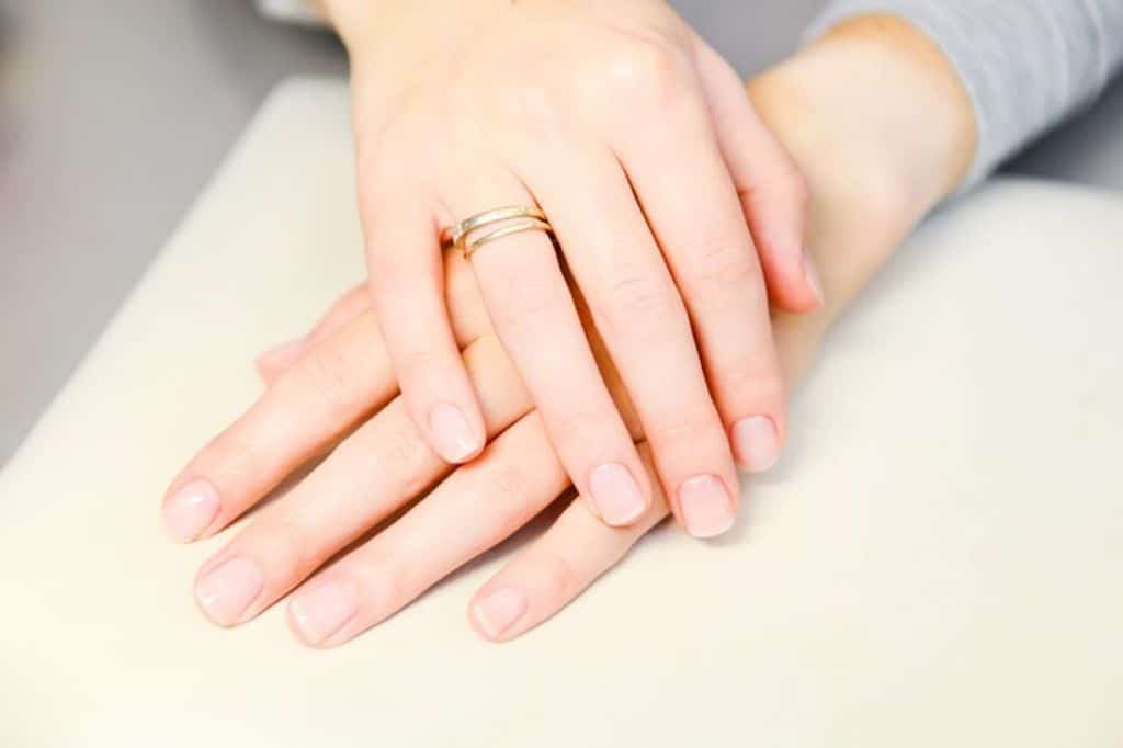 1643644369437 594721195 pale hands