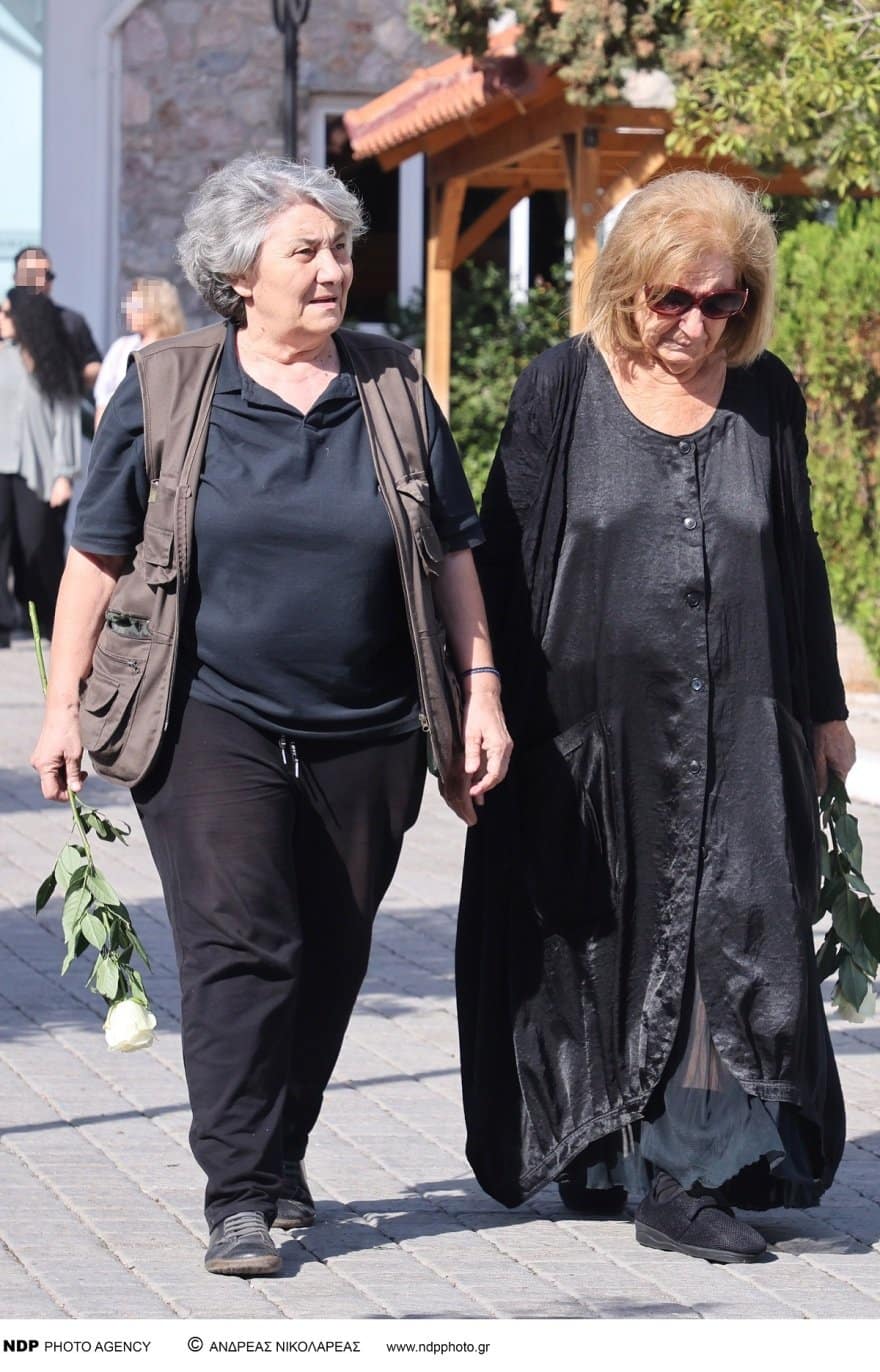 Αλέξανδρος Κομπόγιωργας: Συγκίνηση στην κηδεία του 48χρονου ηθοποιού 1 20231103114519_6Z3A5584__1_