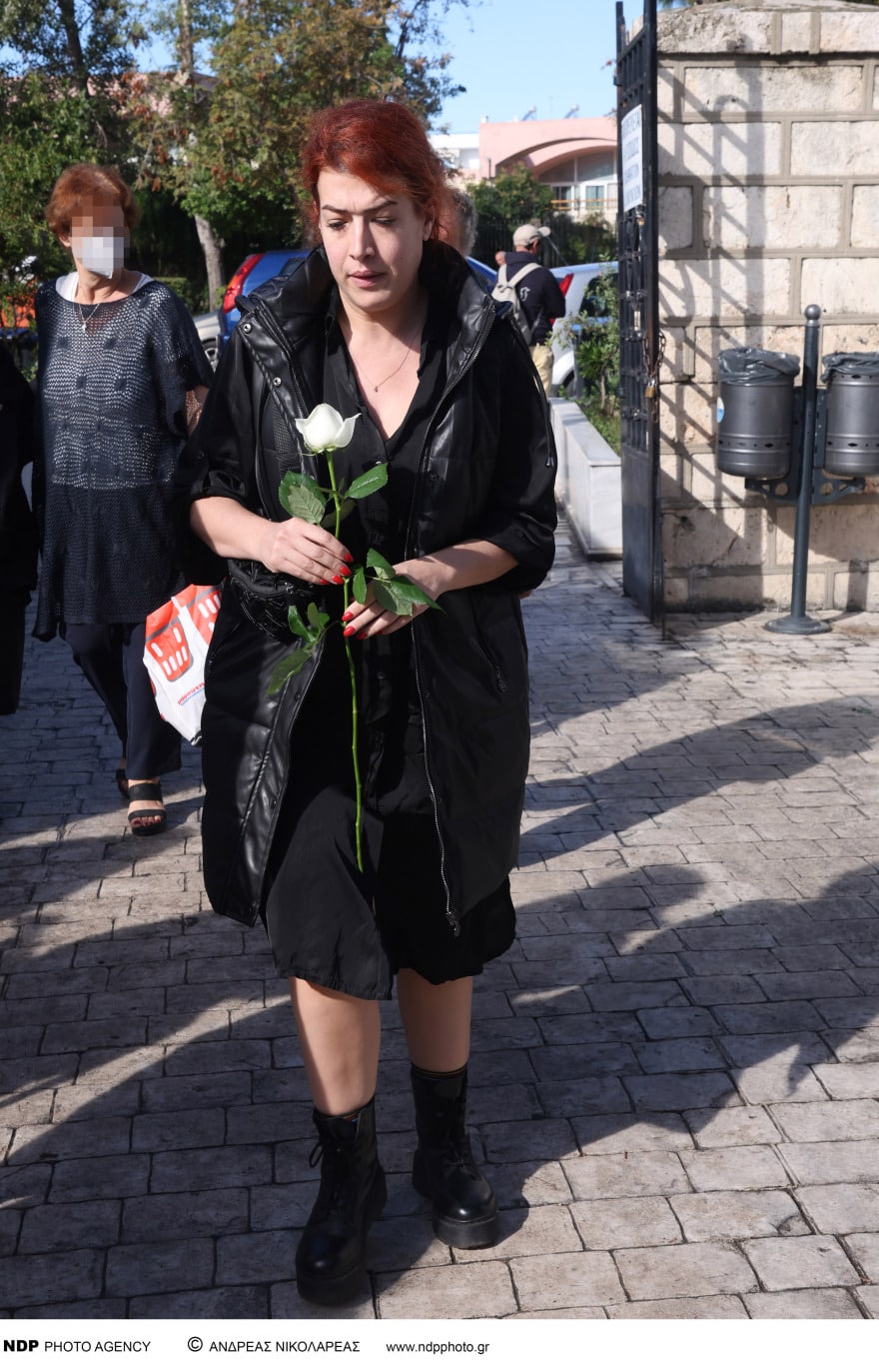Κηδεία Κάτιας Νικολαΐδου: «Ράγıσε καρδιές» ο σπαραγμός της μητέρας της στο τελευταίο χειροκρότημα- Ο αδελφός της κράτησε το φέρετρο 16 20231113115020_6Z3A0055