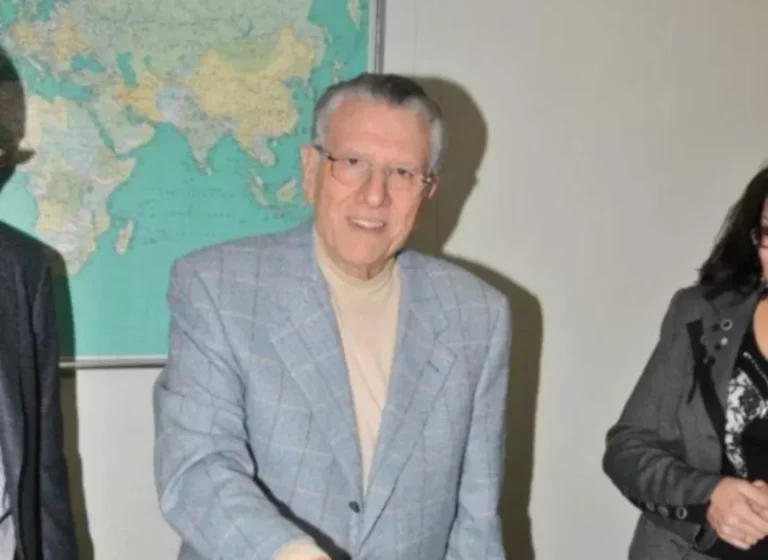 Αuτός είναι ο γνωστός εφοπλιστής που έβαλε τέλος στη ζωή του μέσα στο σπίτι του στη Βούλα