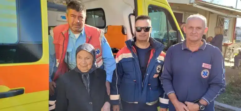 Μεσολόγγι: «Το έχω υποσχεθεί στον άντρα μου που έφυγε» – Συγκινεί η συνταξιούχος αγρότισσα για τη δωρεά ασθενοφόρου