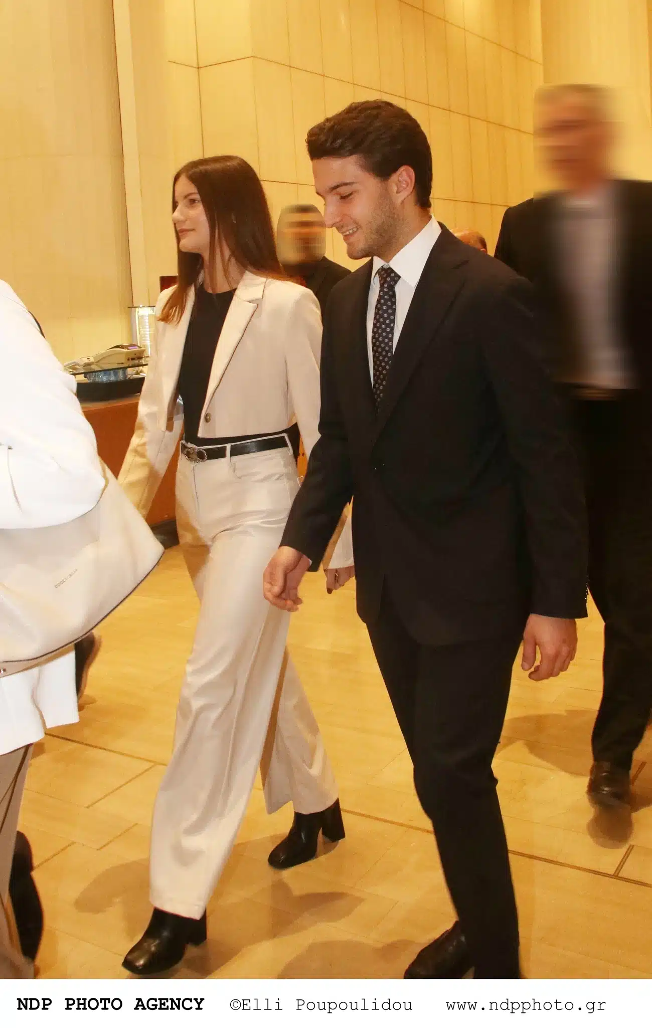 Αλίκη Καραμανλή: Μια κοúκλα σε εκδήλωση μαζί με τον αδελφό της Αλέξανδρο Καραμανλή και τους γονείς τους 3 Αλίκη Καραμανλή Αλέξανδρος Καραμανλής