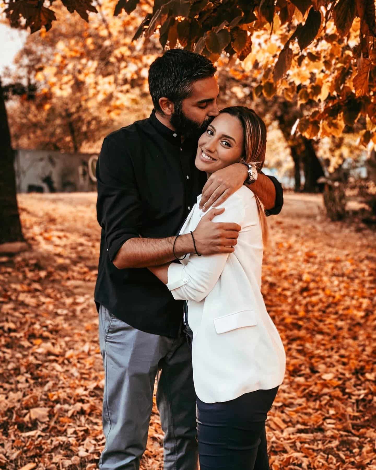 Ευτυχία για την Άννα Κορακάκη - H φωτογραφία με τον σύντροφό της με φόντο φθινοπωρινό τοπίο 1 398077181 18398104723024627 5814739518121024369 n