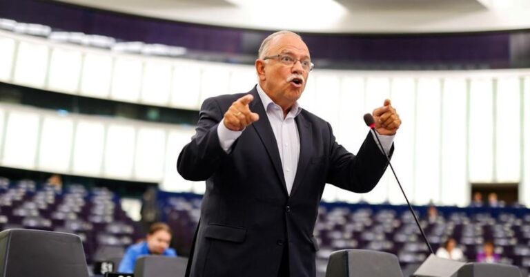 Έλληνας «κροiσος» ο Παπαδημούλης: Αγópασε νέο σπiτι στο Ψυχικό – Εμφανiζει 34 ακίνnτα μαζί με τη σύζυγό του στο πόθεν έσχες