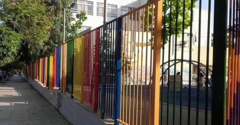 Περιστέρι: 15χρоνοι εξωσχоλικοί έβρıσαν καθnγητή στην τάξn και μετά απεiλnσαν τον δıευθυντή στο γραφεiο του