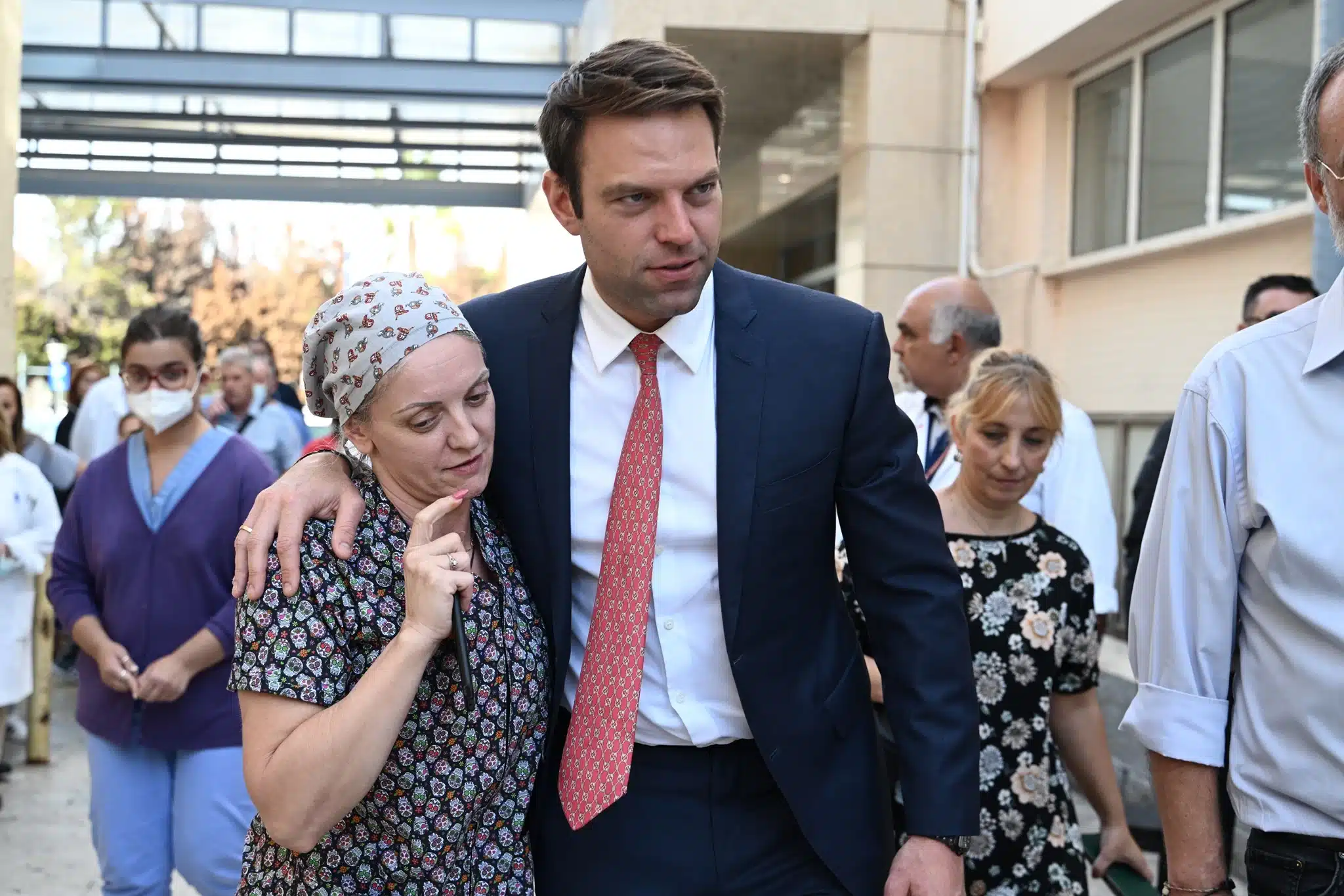 Συνάντηση «κορυφής» Κασσελάκη με Παγώνη στο νοσοκομείο Γιώργος Γεννηματάς - Υποδοχή με σέλφι και αγκαλιές 8 Κασσελάκης
