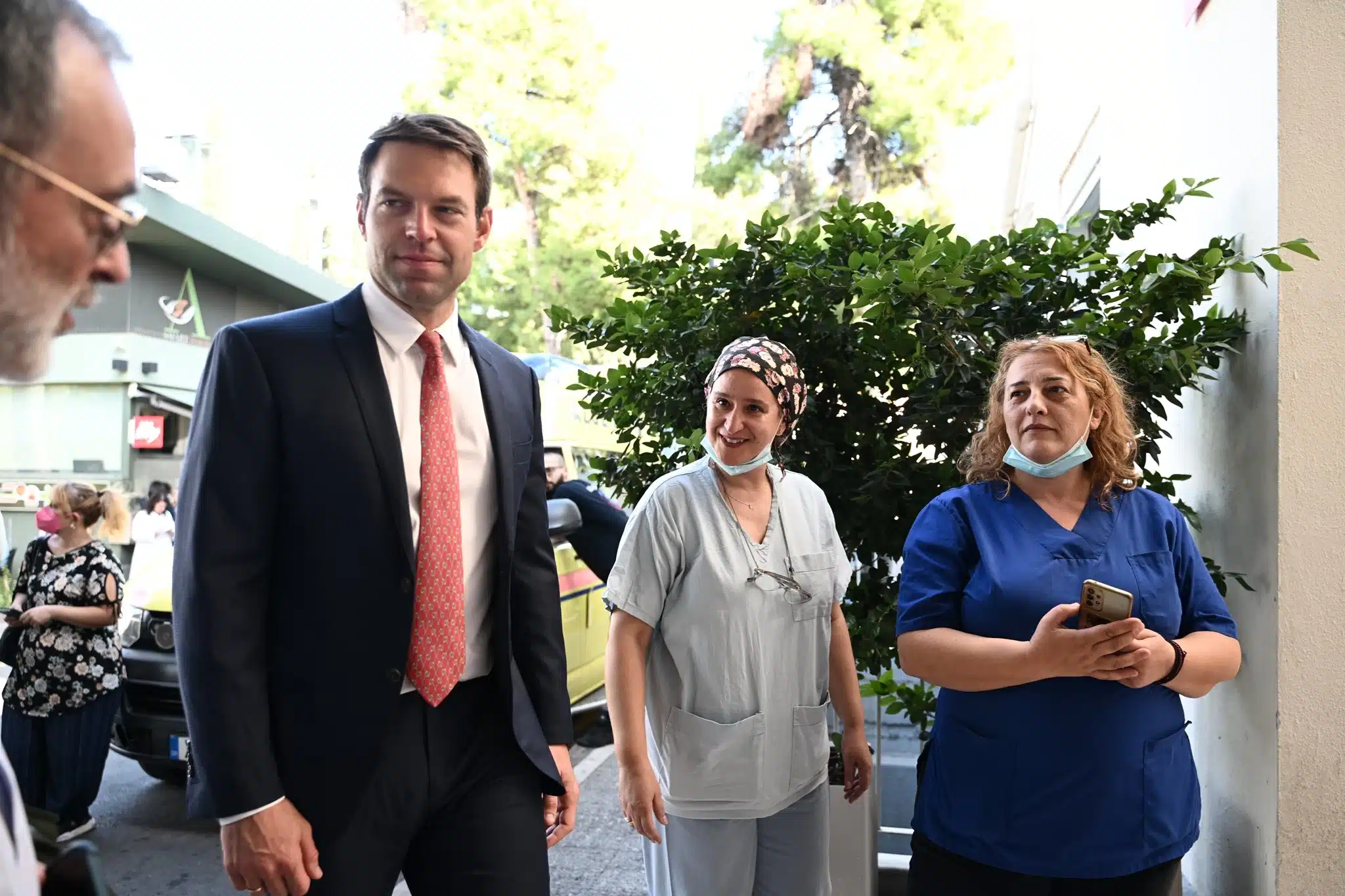 Συνάντηση «κορυφής» Κασσελάκη με Παγώνη στο νοσοκομείο Γιώργος Γεννηματάς - Υποδοχή με σέλφι και αγκαλιές 3 Κασσελάκης