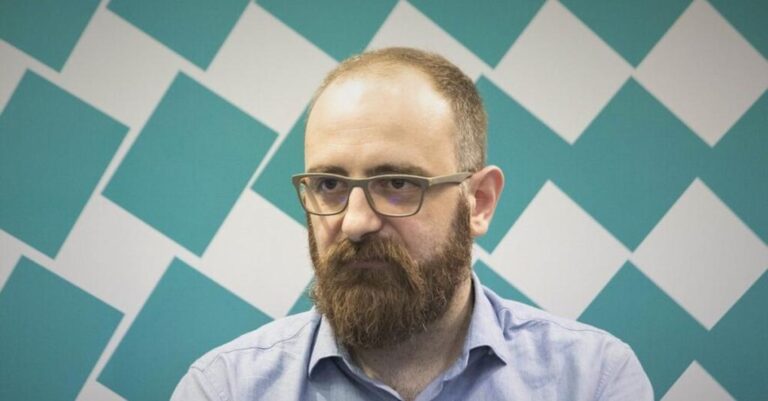 Νίκος Σβέρκος: Απολύθηκε από «Στο Κόκκινο» – «Ξεκίνησε από μένα ο Κασσελάκης»