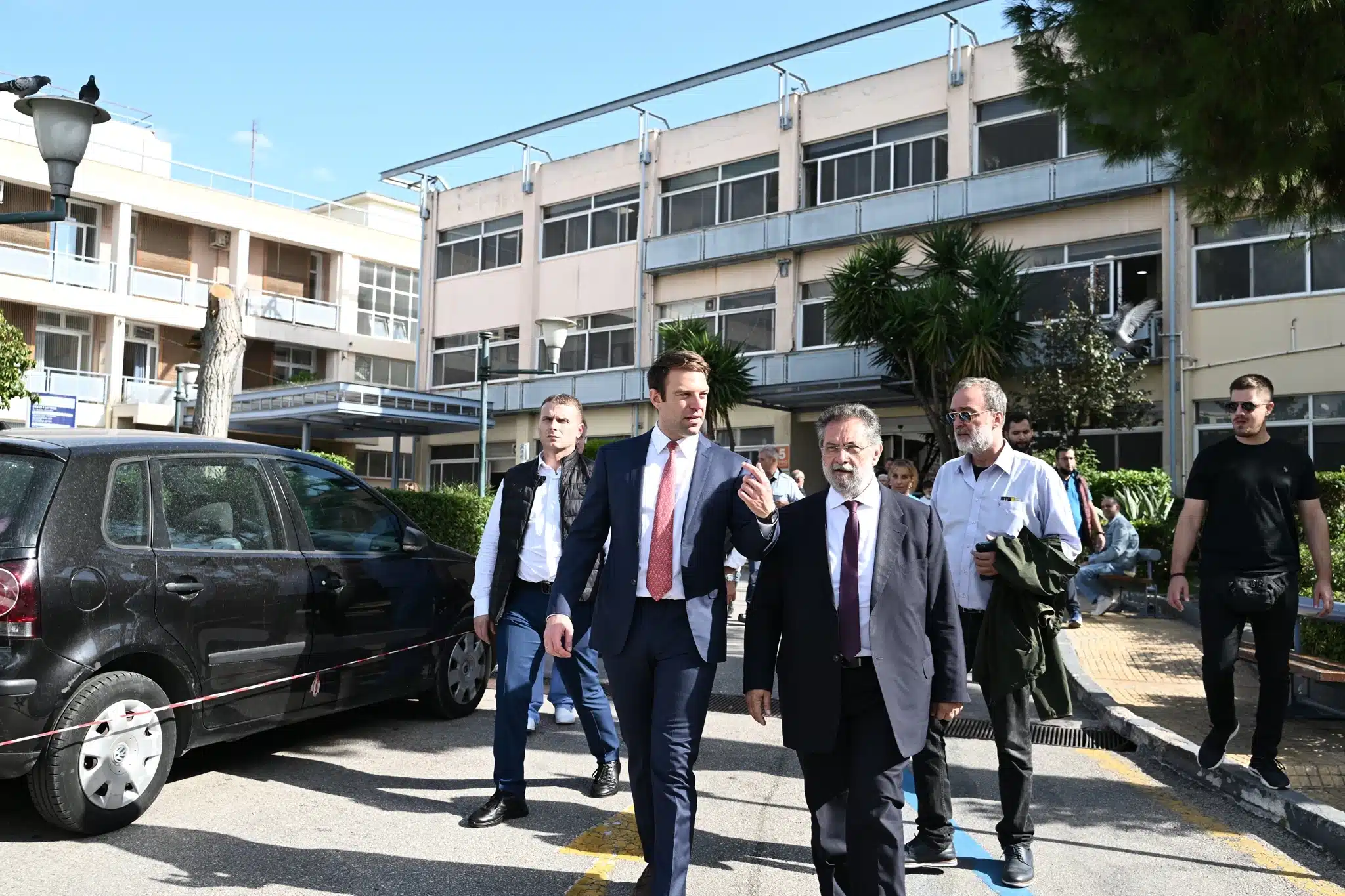 Συνάντηση «κορυφής» Κασσελάκη με Παγώνη στο νοσοκομείο Γιώργος Γεννηματάς - Υποδοχή με σέλφι και αγκαλιές 2 Κασσελάκης