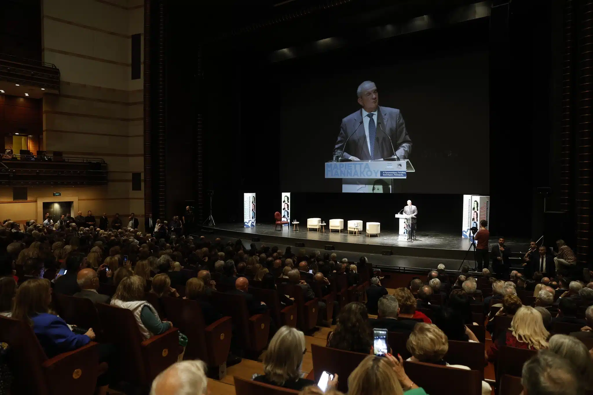 Αλίκη Καραμανλή: Μια κοúκλα σε εκδήλωση μαζί με τον αδελφό της Αλέξανδρο Καραμανλή και τους γονείς τους 1 Αλίκη Καραμανλή: Μια κούκλα σε εκδήλωση μαζί με τον αδελφό της Αλέξανδρο Καραμανλή και τους γονείς τους
