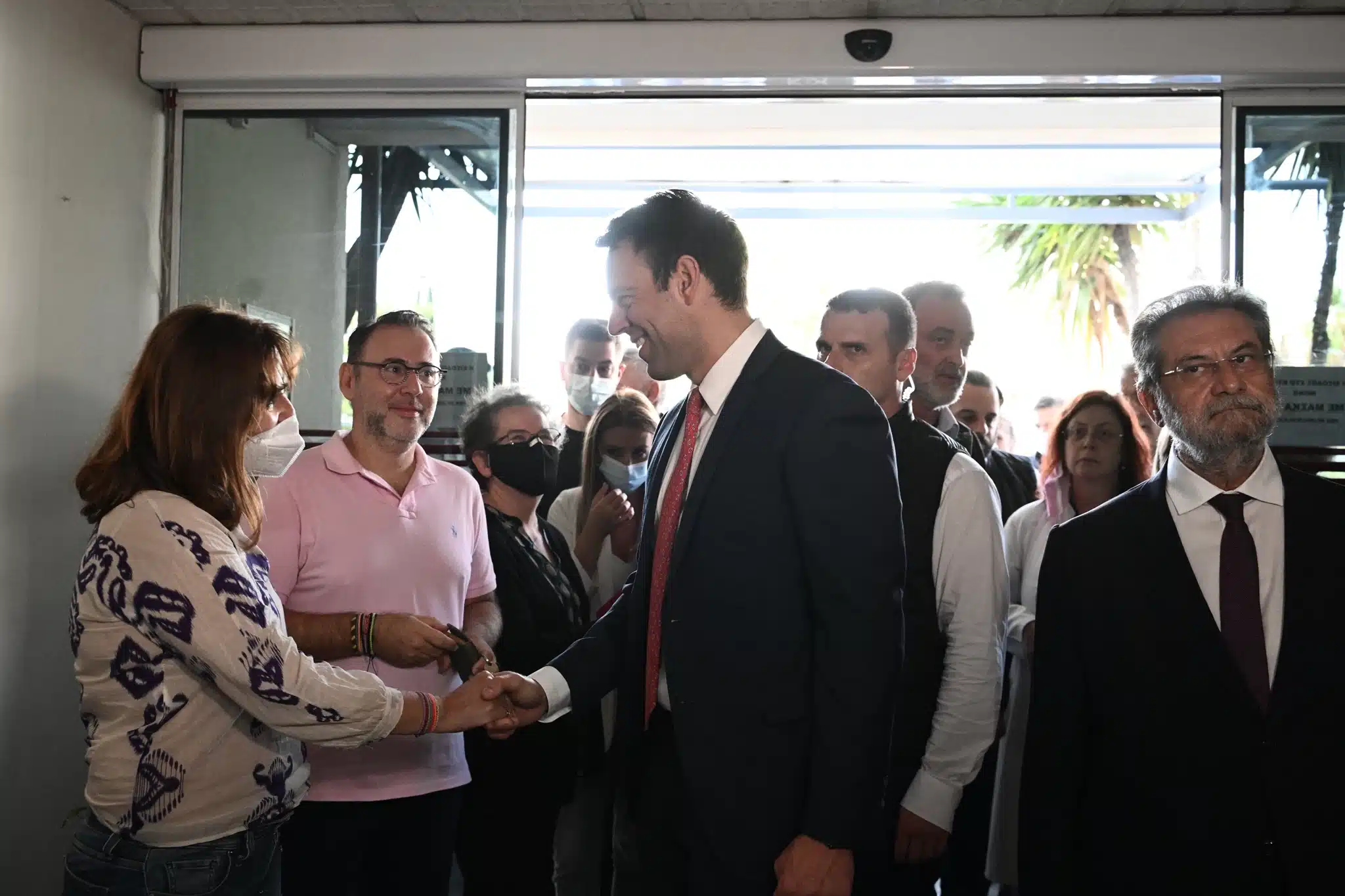 Συνάντηση «κορυφής» Κασσελάκη με Παγώνη στο νοσοκομείο Γιώργος Γεννηματάς - Υποδοχή με σέλφι και αγκαλιές 7 Κασσελάκης