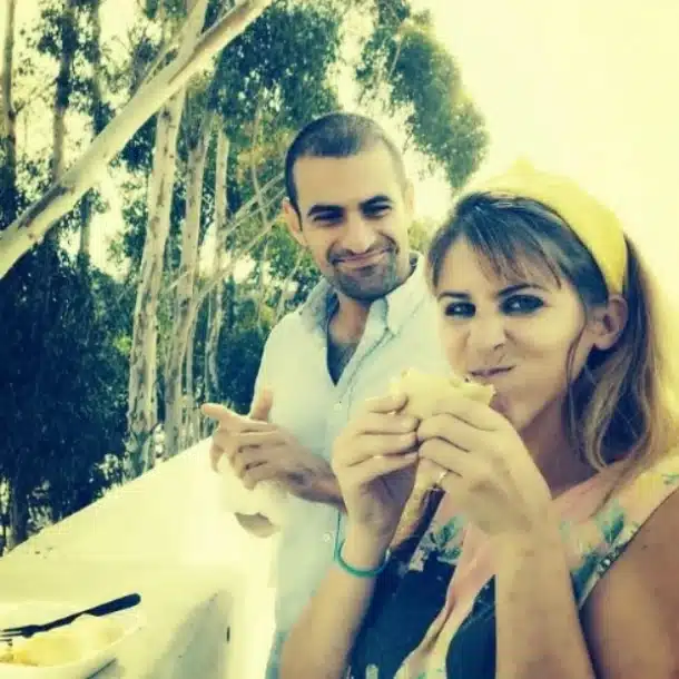 «Άφησα τον σύντροφό μου για έναν 18χρονο» – Πρώην δικηγόρος αποκαλύπτει γιατί δεν το έχει μετανιώσει 15 couple eating burritos left my husband for 18 year old