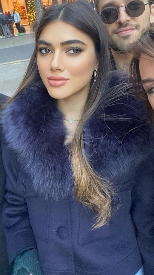 debbfdee8b814eedba2e944c019a6e5b 1