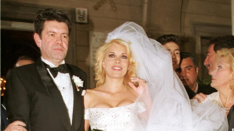 Η Ελένη Μενεγάκη αποκάλυψε πώς αντέδρασαν οι κόρες της όταν είδαν το νυφικό του γάμου της