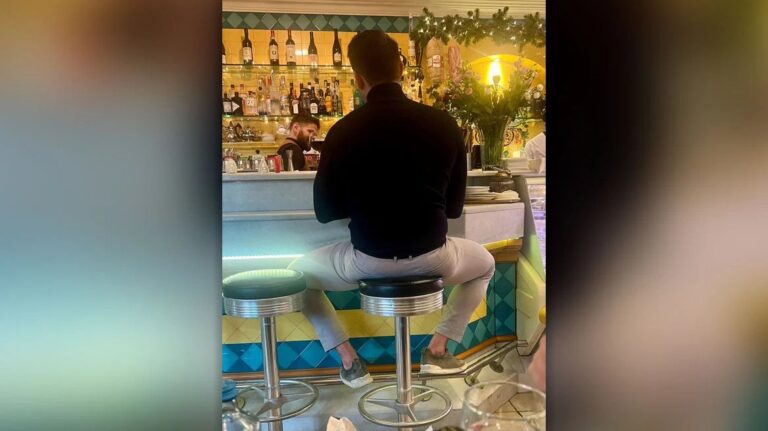 Η βραδινή έξοδος του Στέφανου Κασσελάκη