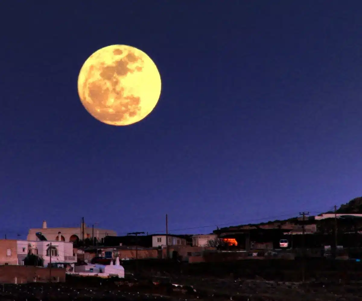 full moon over santorini 4474338660
