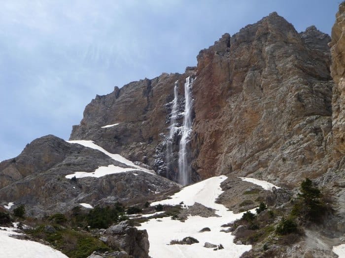 o paradeisos yparchei kai vrisketai molis 2 ores apo tin athina 10