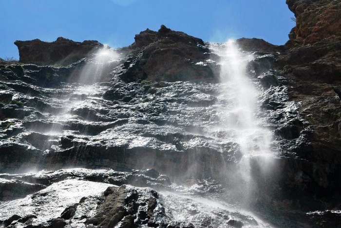 o paradeisos yparchei kai vrisketai molis 2 ores apo tin athina 11