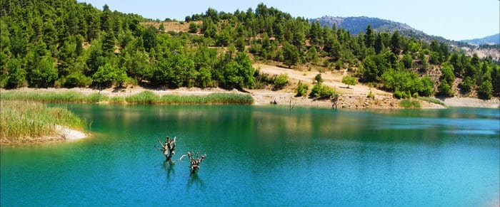 o paradeisos yparchei kai vrisketai molis 2 ores apo tin athina 16