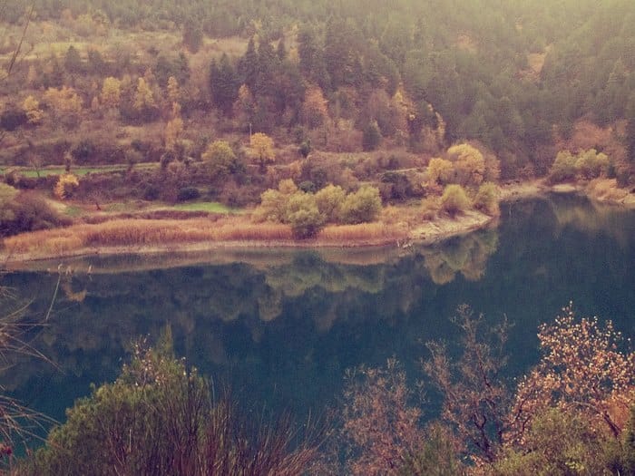 o paradeisos yparchei kai vrisketai molis 2 ores apo tin athina 2
