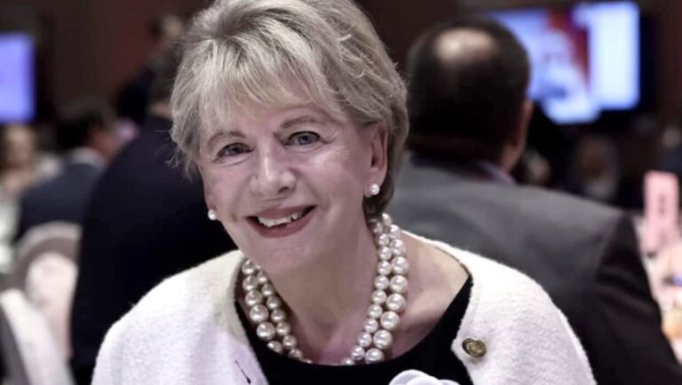 Έξαλλη η Έλενα Ακρίτα με το Mega: Η ανάρτηση-φωτıά γıα το μεγάλo κανάλι