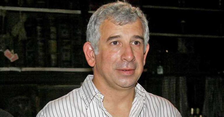 Δεν το περίμενε κανείς: Έσκασε σαν βóμβα η επιστροφή του Φιλιππίδη – Που θα εμφανίζεται από την νέα χρονιά
