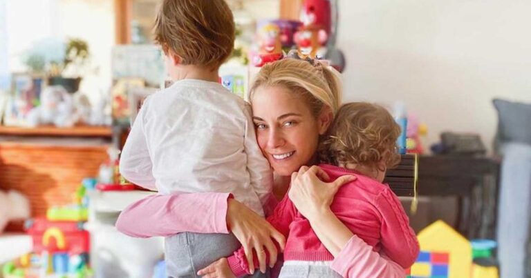 Δούκισσα Νομικού: «Περήφανη μαμά» – Η φώτο με τα παιδιά της στο μπάνιο